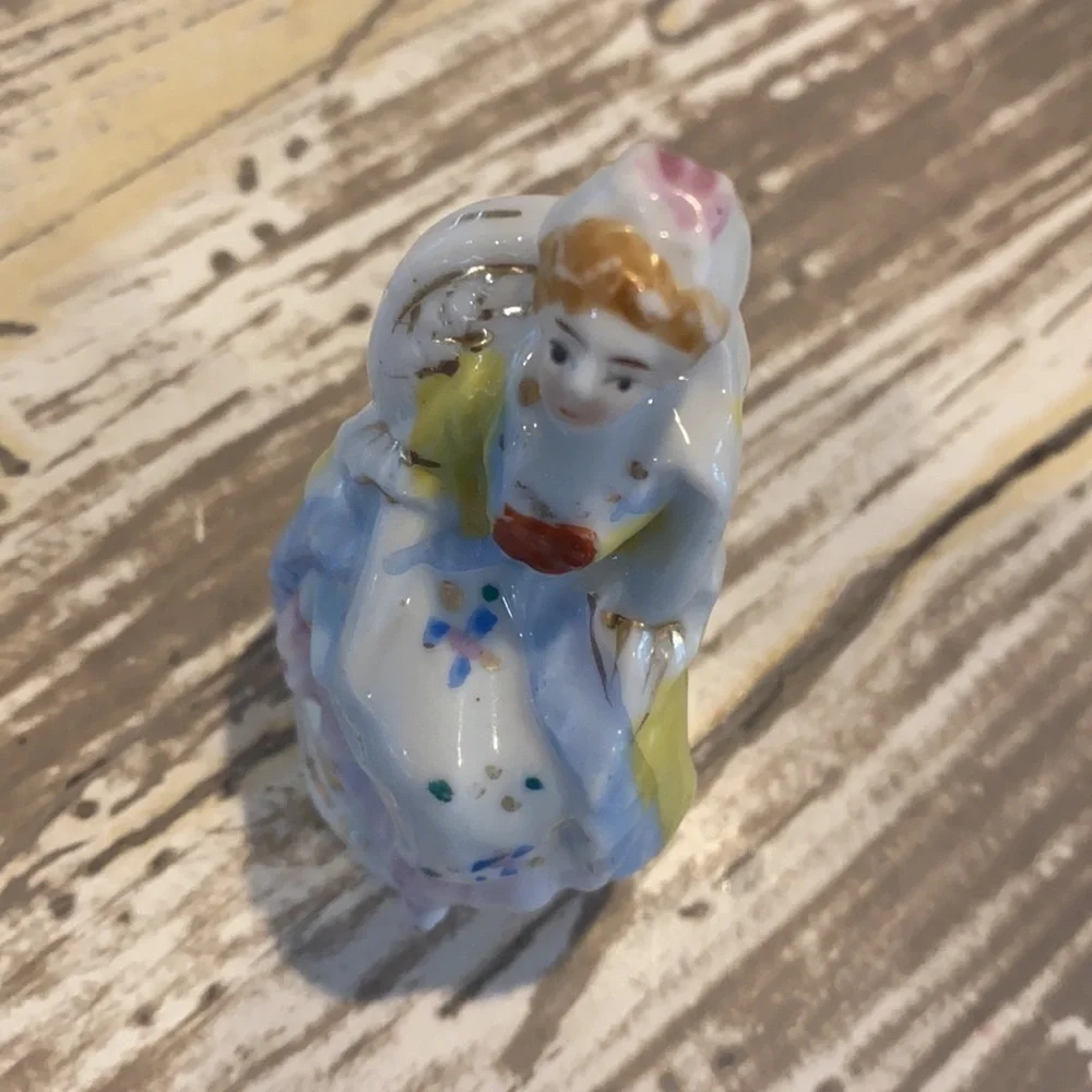 Vintage Made in Japan Porcelain Figurines (2)​​​​​​​​